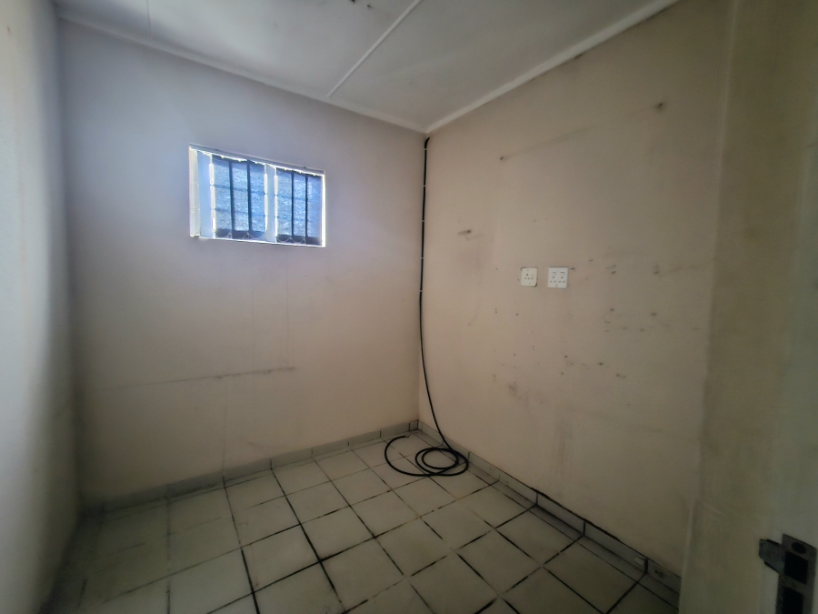 To Let commercial Property for Rent in Southernwood Eastern Cape